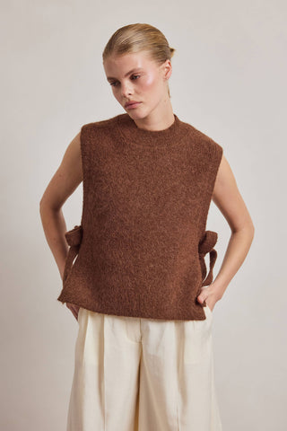 Alpaca Tie Vest in Coffee
