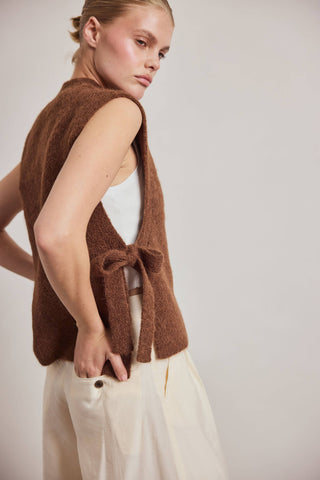 Alpaca Tie Vest in Coffee