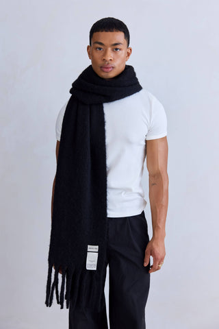 The Reykjavik Wool Scarf in Black