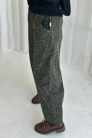 Arc Cotton Pant in Fern Leopard
