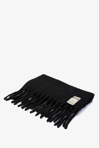 The Reykjavik Wool Scarf in Black